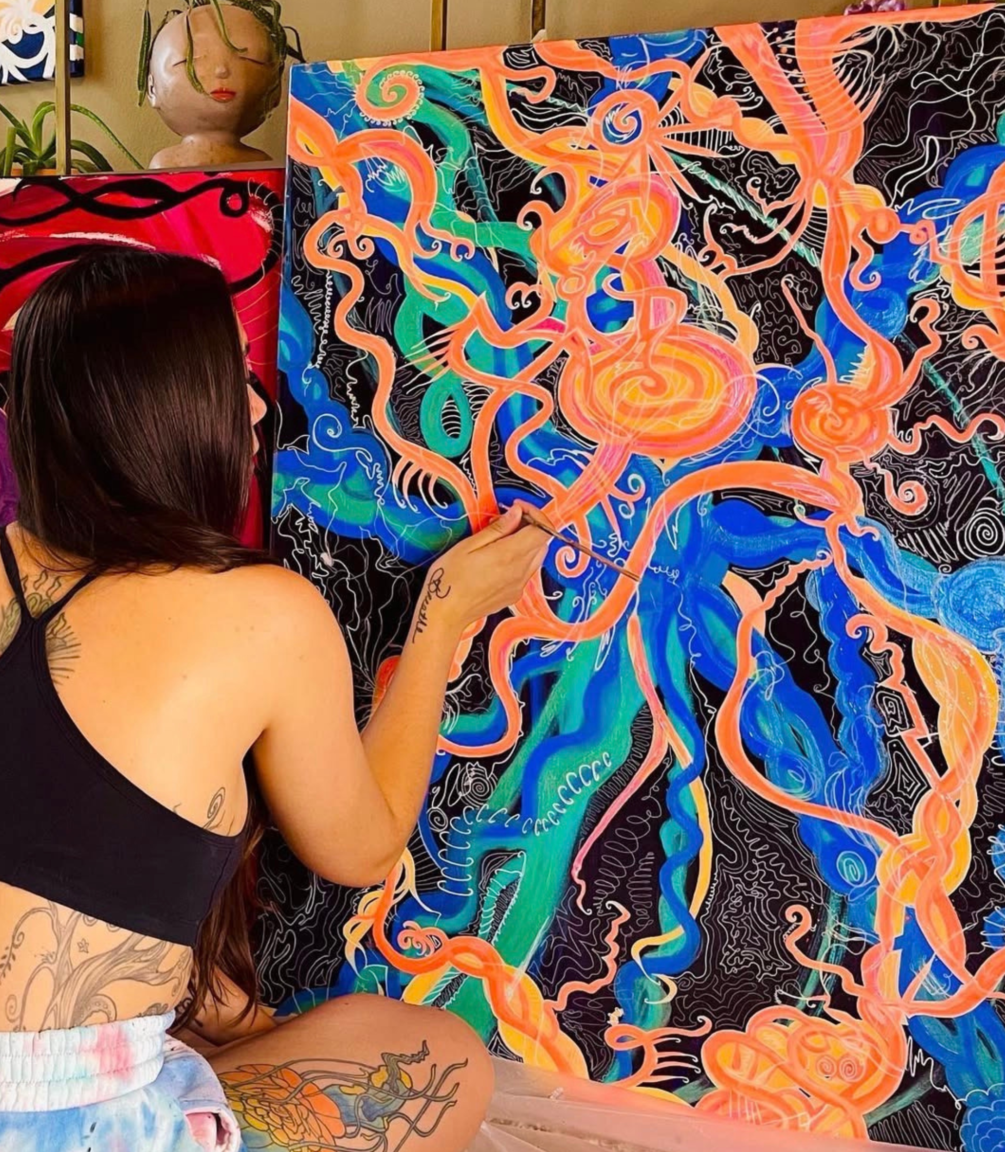 Bailey Alysse, painter and muralist based in Porto, Portugal